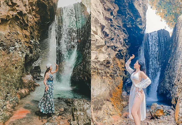 Cách tạo dáng chụp ảnh với thác nước cho nữ với kiểu đứng đưa 1 tay lên che nắng, với kiểu này hãy đứng nghiêng người về 1 bên thác nước, đứng trụ trên 1 chân, và đưa 1 tay lên trước mặt như đang che nắng, 1 tay còn lại chống hông hoặc buông nhẹ ra. 