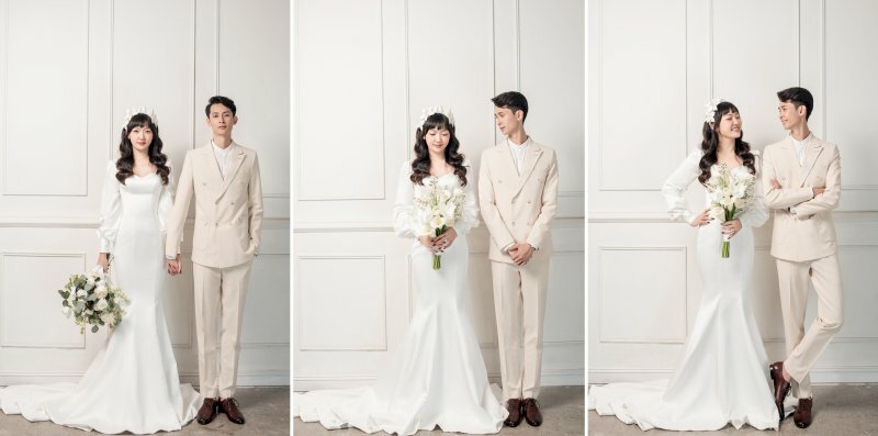Cách tạo dáng chụp ảnh cưới trong studio đơn giản mà đẹp với 3 kiểu: cô dâu chú rể đứng thẳng người, nắm tay đan vào nhau, cô dâu cầm bó hoa để ngay bụng và chú rể để hai tay phía trước, cô dâu đặt 1 tay ngang hông 1 tay cầm bó hoa để trước bụng còn chú rể đứng khoanh tay nhìn cô dâu.
