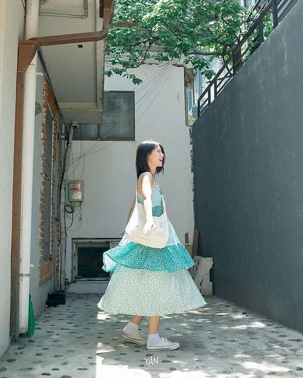 Cách tạo dáng chụp ảnh xoay váy cute, đáng yêu 