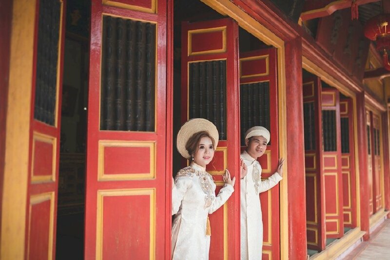 Tạo dáng cùng nhau nhìn về tương lai