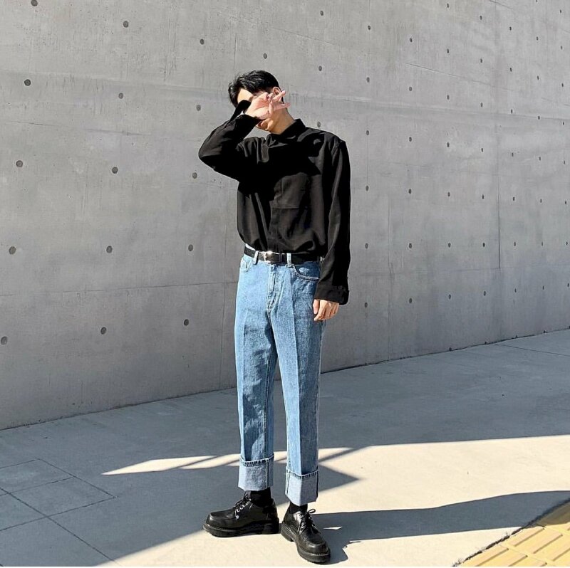 Cách tạo dáng cá tính che mặt đơn giản dành cho nam