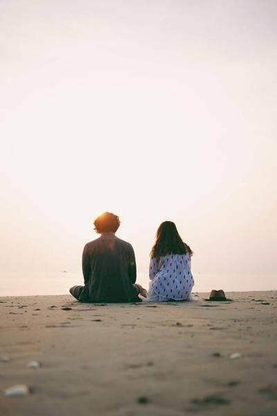 Cách tạo dáng chụp ảnh đôi nam nữ từ phía sau lưng