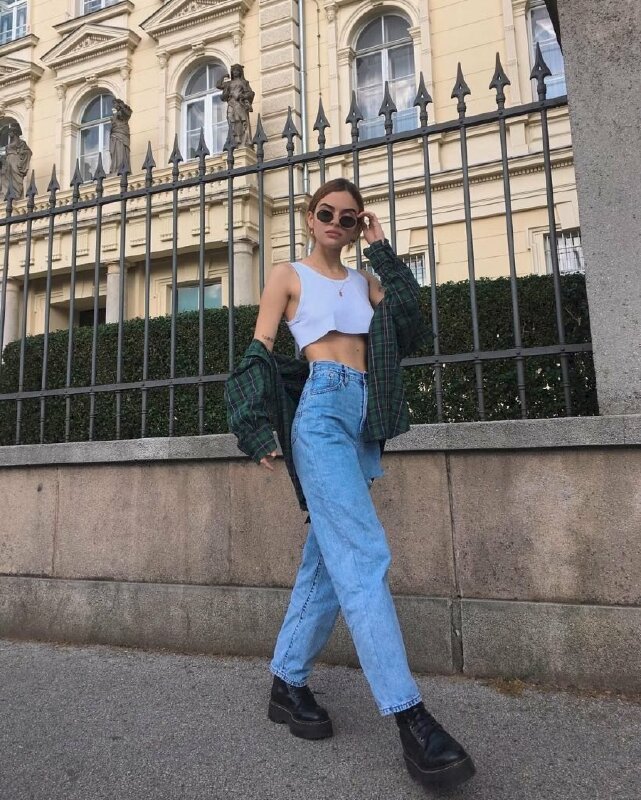 Cách tạo dáng chụp ảnh đứng ngoài trời ngầu đẹp tự nhiên