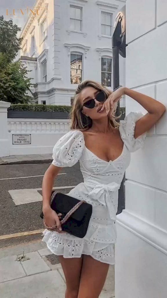 Mẫu tạo dáng mặc váy ngắn đẹp thu hút