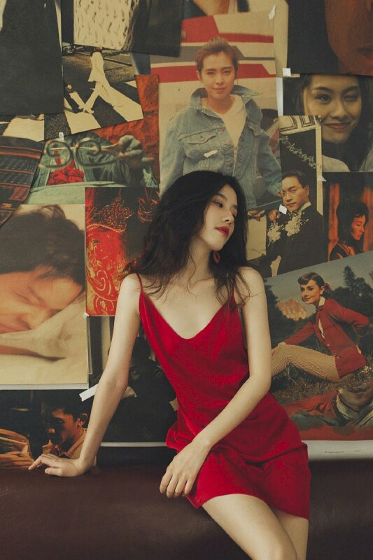 Cách tạo dáng chụp ảnh sexy khi mặc váy ngắn