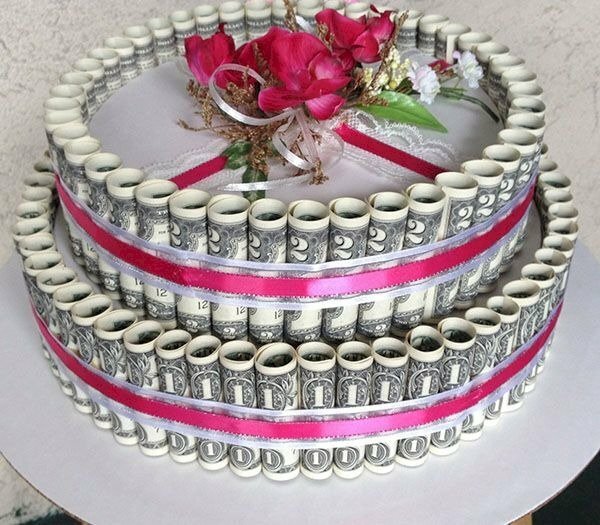 Ảnh bánh sinh nhật xếp bằng tờ 2 USD
