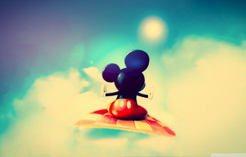 Hình hình họa phim hoạt hình con chuột Mickey ngồi bên trên thảm bay