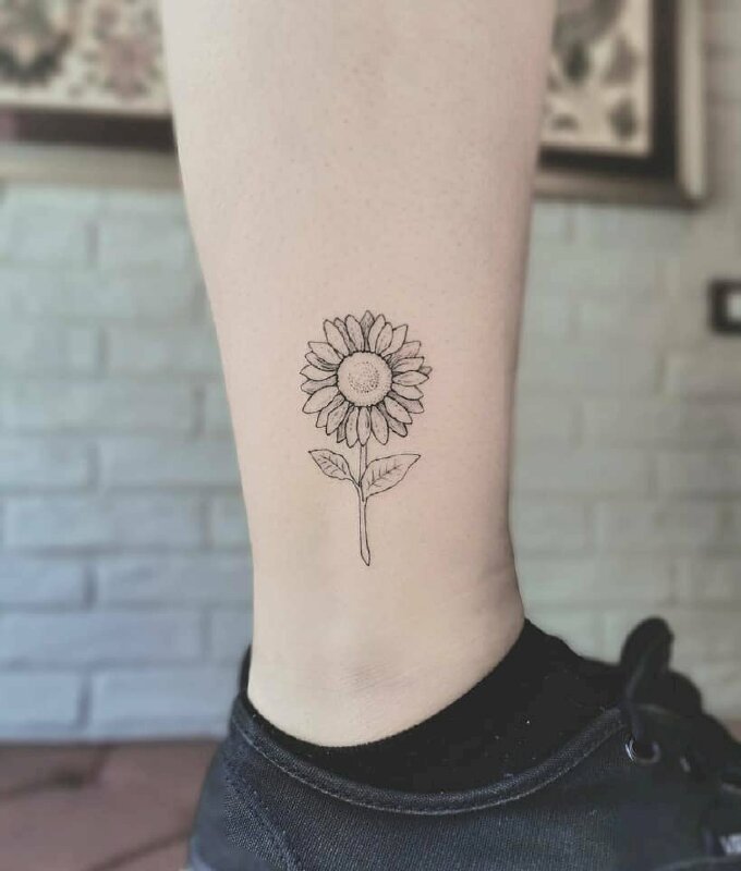 Hình xăm đen trắng hoa hướng dương mini đơn giản, dễ thương