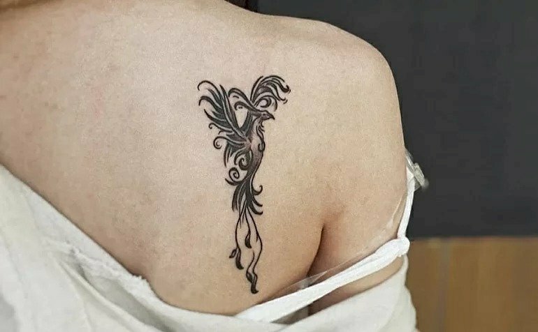 Kiểu hình xăm mini hình phượng hoàng được giới trẻ ưa thích
