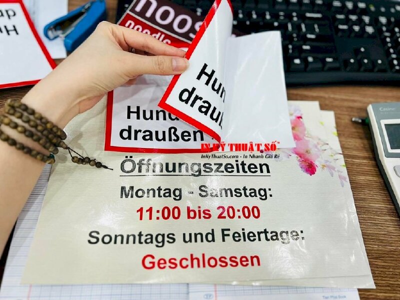 Decal 2 mặt làm bảng thông báo thời gian hoạt động tiệm, cửa hàng