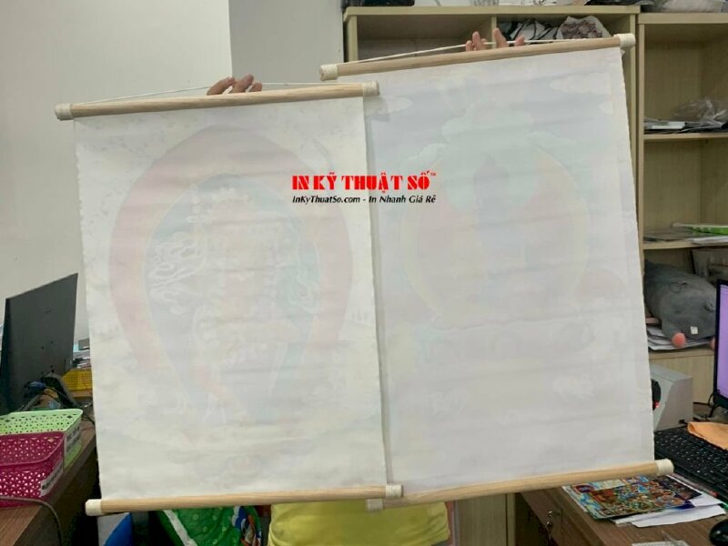 In tranh mật tông thangka Phật Dược Sư - In liễn thờ, tranh thờ canvas bóng, nẹp gỗ 2 đầu - In Kỹ Thuật Số Since 2006 - Ảnh: 2