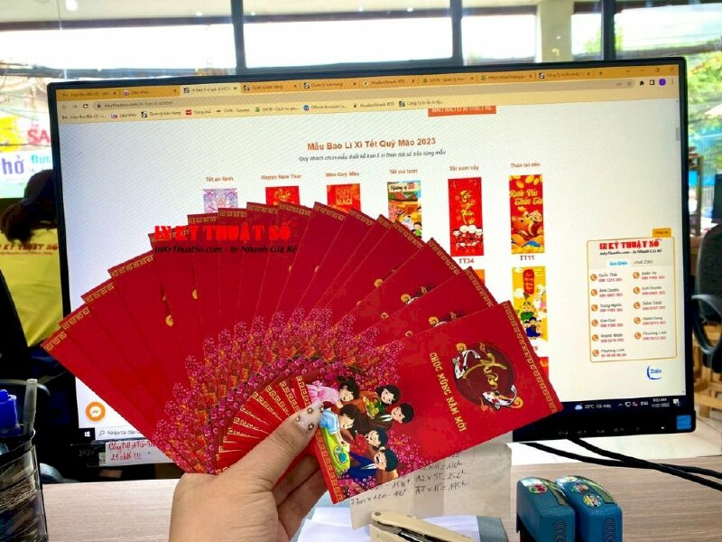 In bao lì xì cho con cháu trong gia tộc Nguyễn-Châu từ đường Tân An - In Kỹ Thuật Số Since 2006 - Ảnh: 3