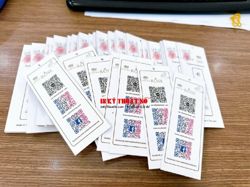 In Tag treo, thẻ treo quần áo giấy C300gsm, in 2 mặt, cán mờ 2 mặt, dùi lỗ 3li - In Kỹ Thuật Số Since 2006 - Ảnh: 7