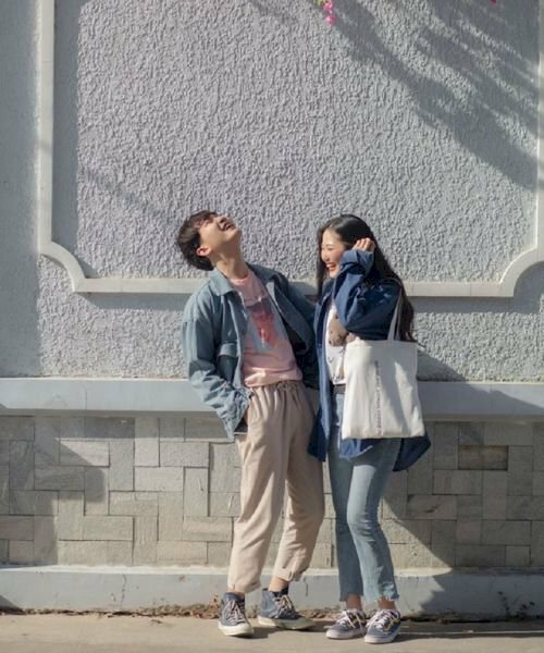 Tạo dáng ngẫu hứng, không cần nhìn thẳng ᴠào ống kính, ᴠô tư cười đùa