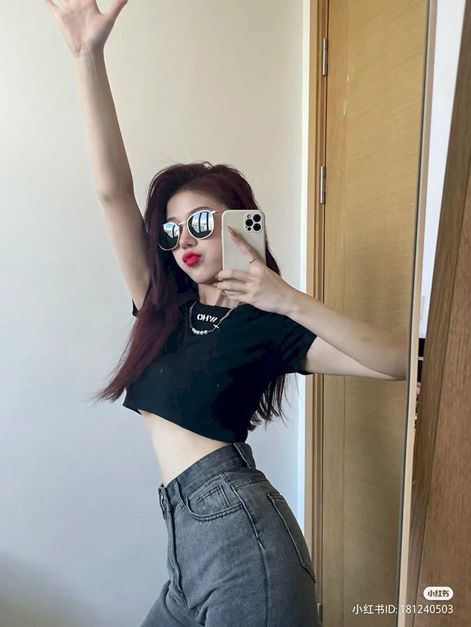 Cách tạo dáng đứng chụp ảnh trước gương cho các cô nàng cá tính tạo ra một bức ảnh đẹp