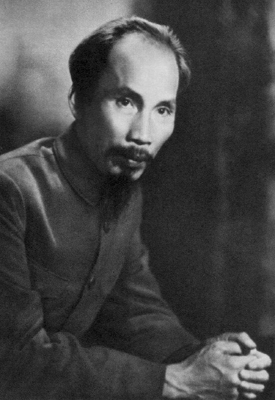 Ngày 31/5/1945, Người dẫn đầu Đoàn đại biểu Chính phủ ta sang đàm phán chính thức với chính phủ Pháp.