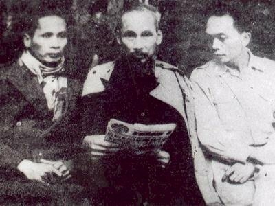Hình ảnh Bác Hồ với đồng chí Phạm Văn Đồng, Đại tướng Võ Nguyên Giáp tại ATK Định Hóa