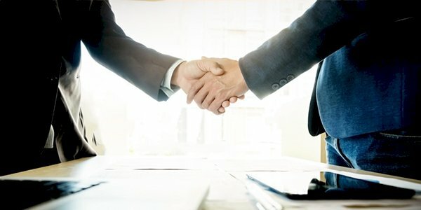 Hình ảnh ký hợp đồng hợp tác kinh doanh thành công đẹp 