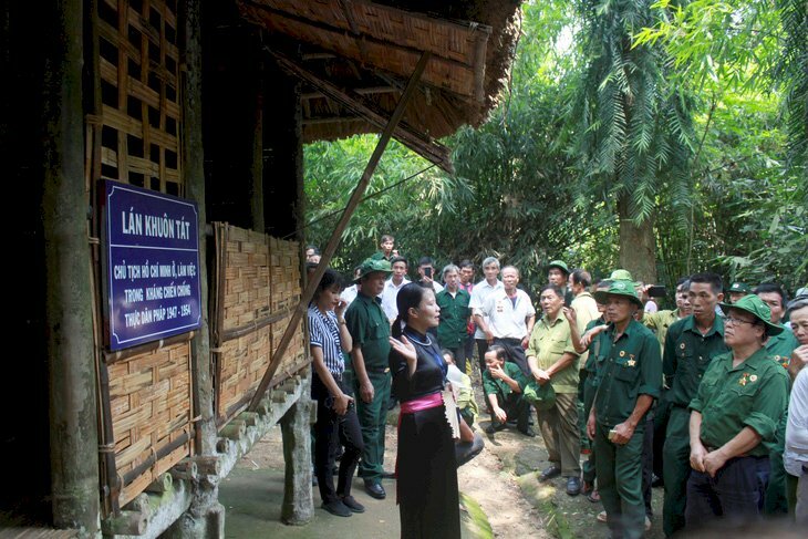 Lán Khuôn Tát, căn nhà sàn nhỏ Bác Hồ đã 3 lần đến ở vào những năm 1947, 1948 và đầu 1954 - Ảnh: CHÍ TUỆ