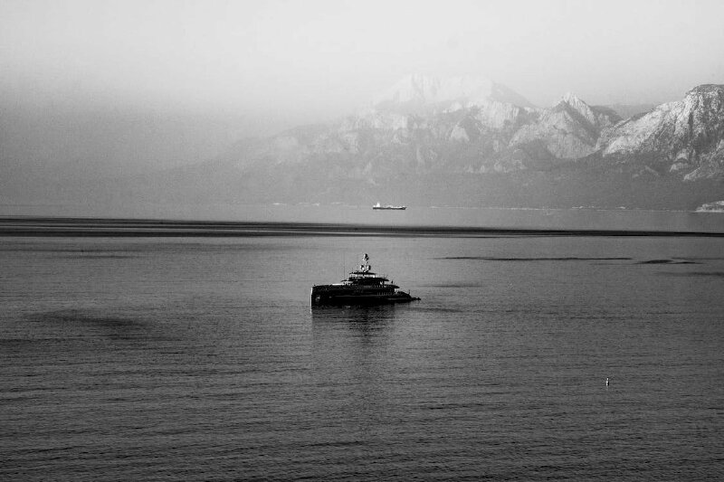 Ảnh phong cảnh tàu đang đi trên sông đẹp nhất