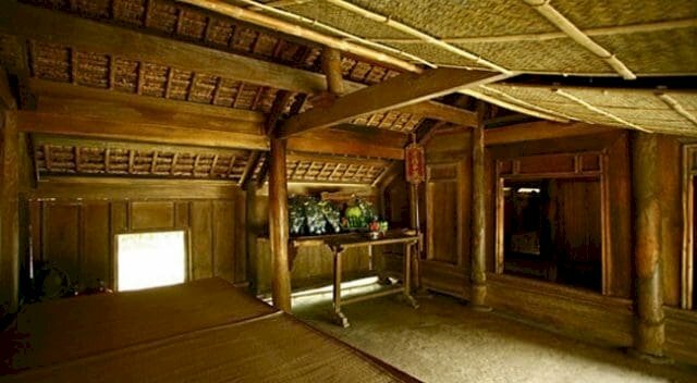 Hình ảnh gian nhà dùng để tiếp khách của cụ Nguyễn Sinh Sắc