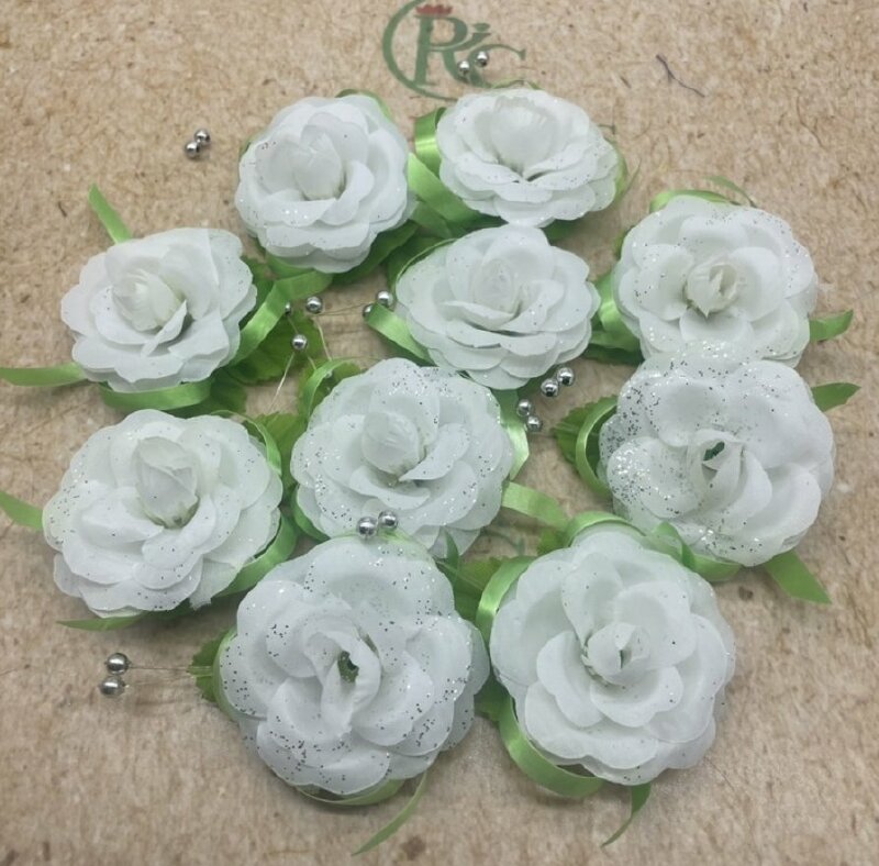 Hình ảnh bông hồng trắng cài áo cho mùa Vu Lan