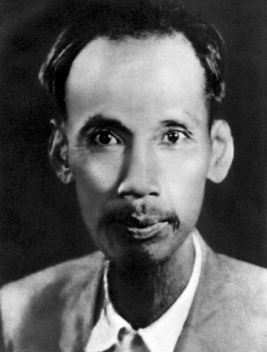 Hình ảnh chân dung Bác Hồ trắng đen với đôi mắt sáng cương nghị