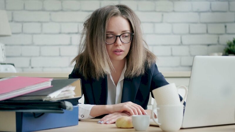 Hình ảnh làm việc mệt mỏi