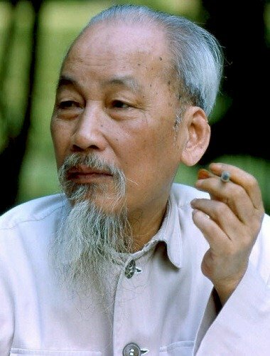 Hình ảnh màu chân dung Bác Hồ hiền hoà, giản dị