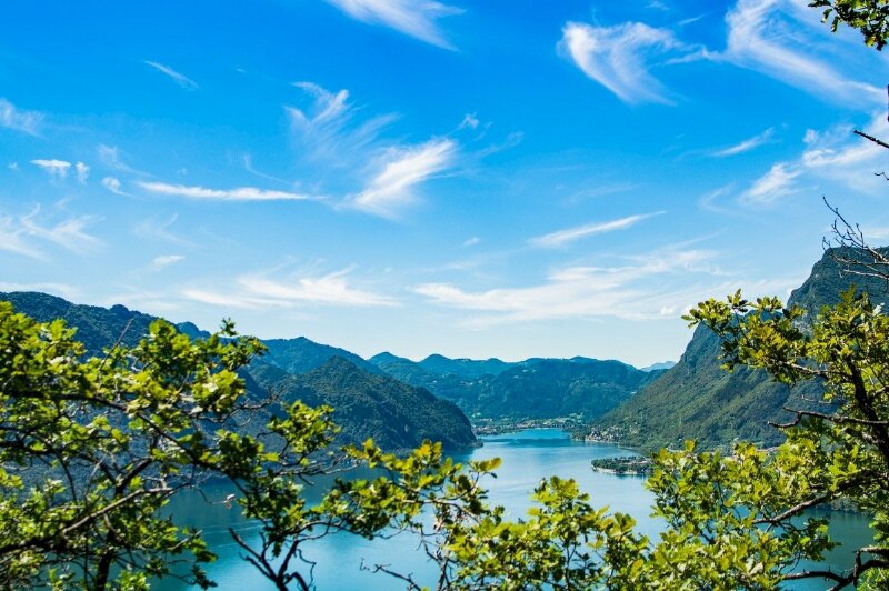 Hình ảnh trời xanh mây trắng và khung cảnh thiên nhiên đẹp như chốn thần tiên