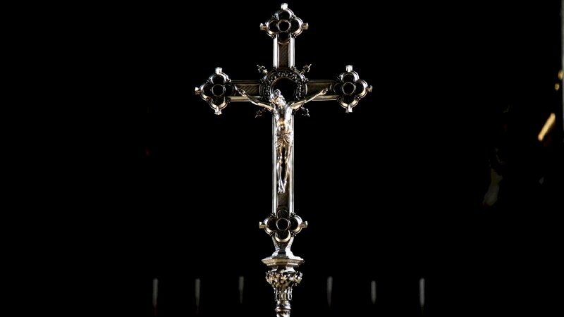 Bộ dụng cụ tranh đính đá 5D DIY 30 X 40cm hình Chúa Giêsu cầm thánh giá đẹp  mắt - Khung ảnh và Tranh treo tường | NghiệnNhà.vn