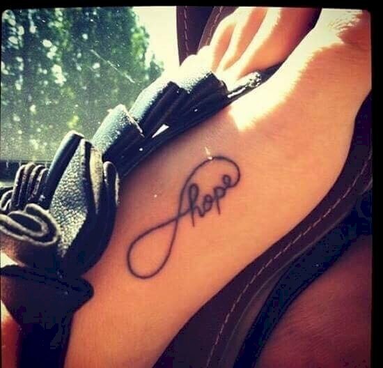 Tattoo chữ "Hope"