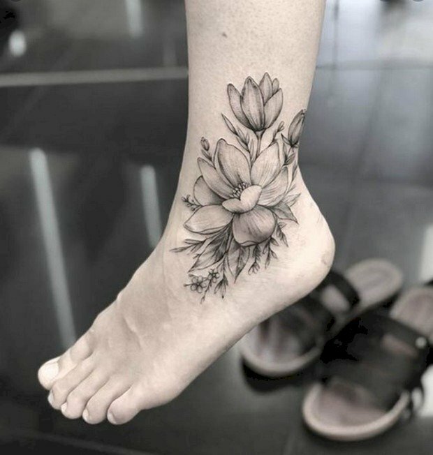 Hình xăm hoa sen White đen sạm tuyệt đẹp mắt ở cổ chân