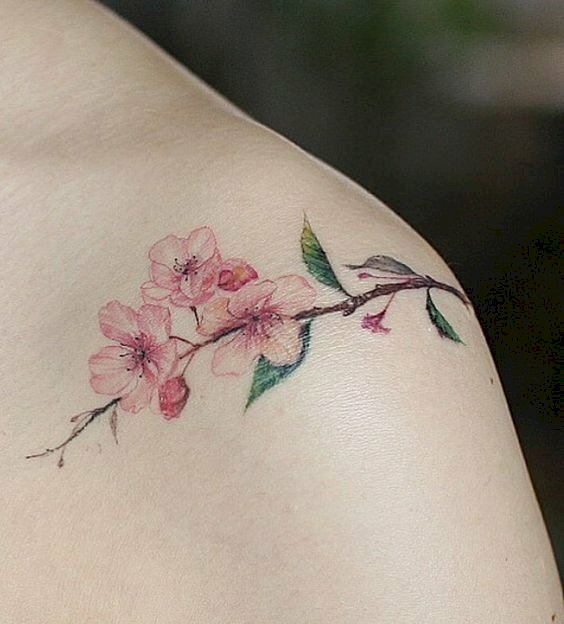 Tattoo hoa đào đằm thắm
