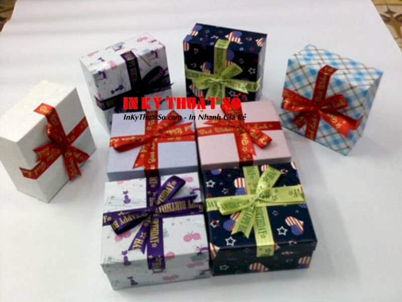 hộp carton gói quà cửa hàng kinh doanh quà tặng