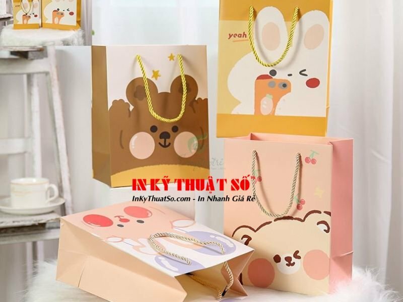 Túi giấy đựng quà tặng hoa văn đáng yêu