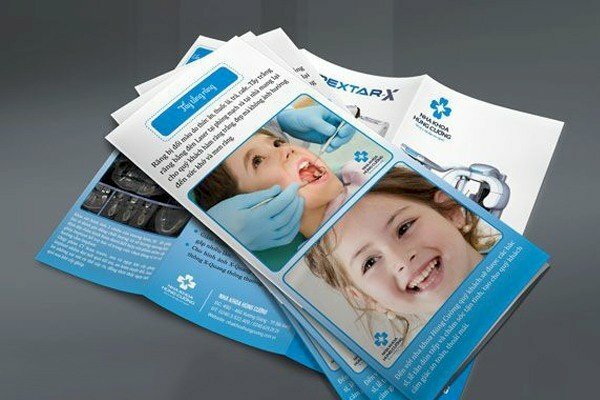 Mẫu tờ rơi nha khoa dạng gấp gọn tiện dụng với đầy đủ thông tin các mặt