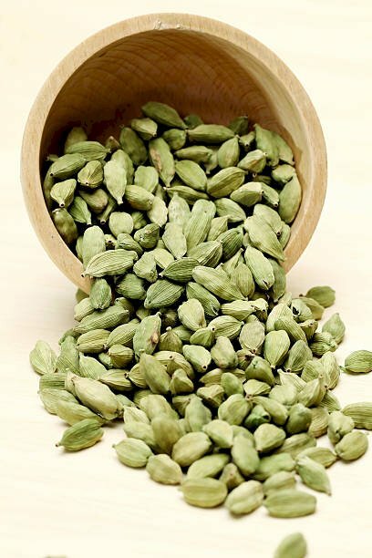 Hình ảnh thao quả xanh sấy khô còn được gọi là bạch đậu khấu thường được xay thành bột làm gia vị nấu ăn