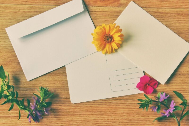 Mẫu bao thư trắng 12x18 nắp có keo