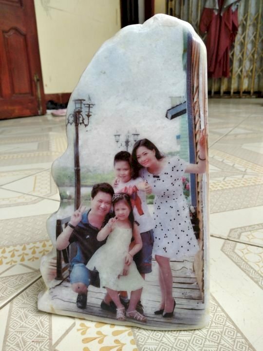 In ảnh gia đình lên tấm đá phẳng