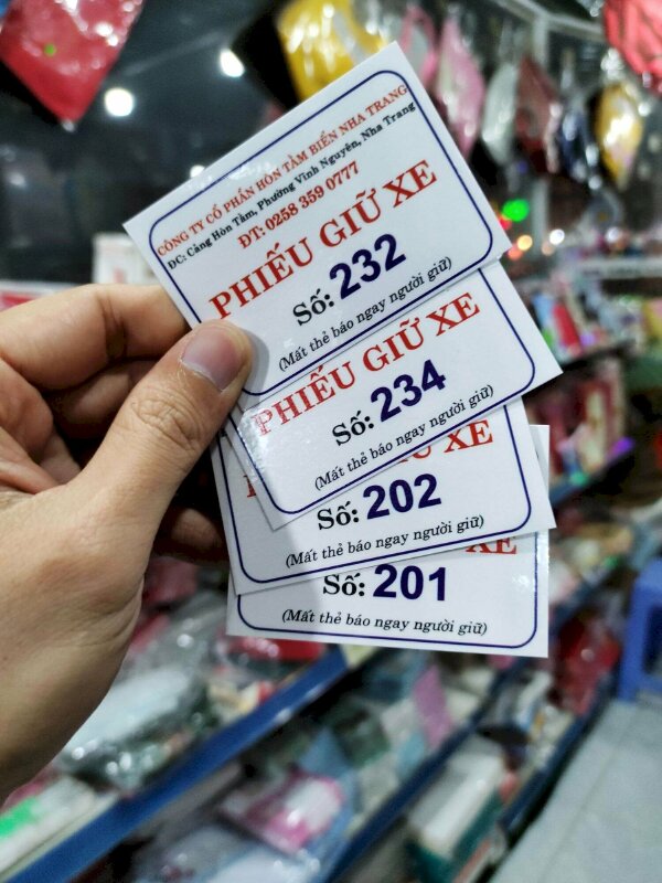 Vé giữ xe ép plastic