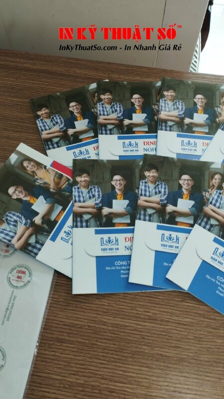 in tờ rơi tuyển sinh đào tạo
