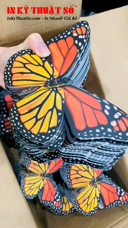 In tag giấy hình bướm