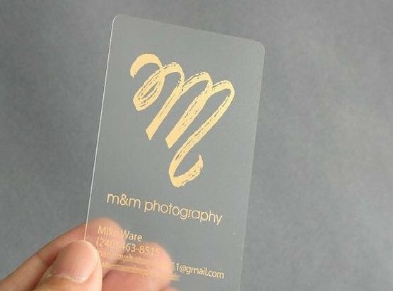 In card nhựa trong suốt mang tính biểu tượng rất độc đáo và sáng tạo