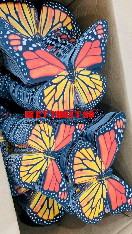 In tag giấy hình bướm