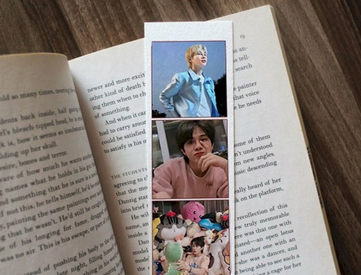 In hình cá nhân làm bookmark
