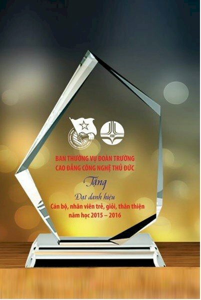 Kỷ niệm chương bằng thủy tinh