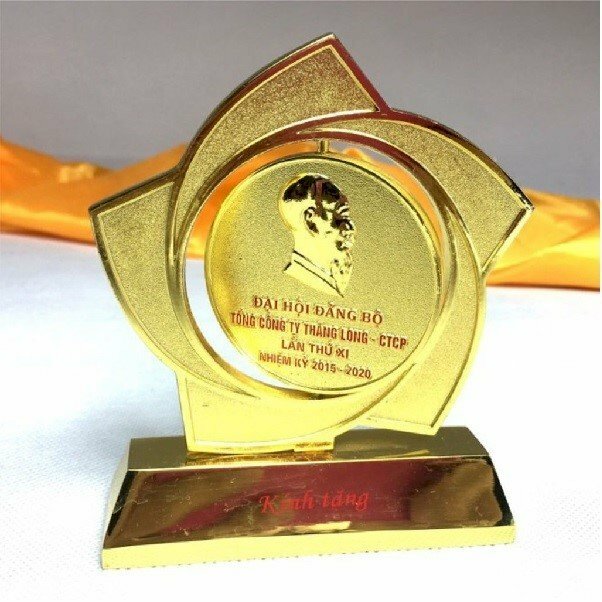 Kỷ niệm chương gỗ đồng mạ vàng