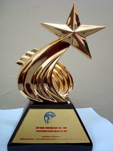 in cúp trao giải thưởng