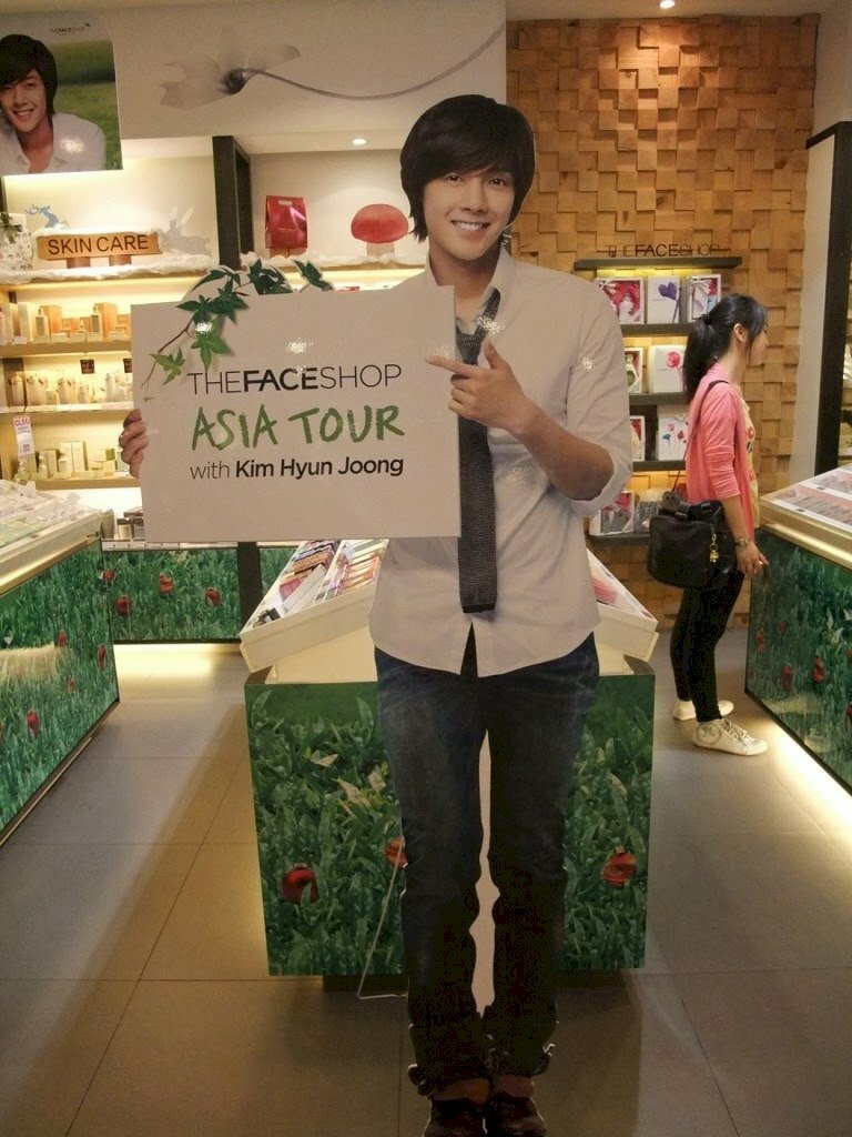in standee hình người